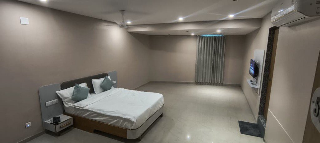 Spacious modern bedroom